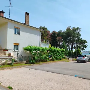  Apartment Nina